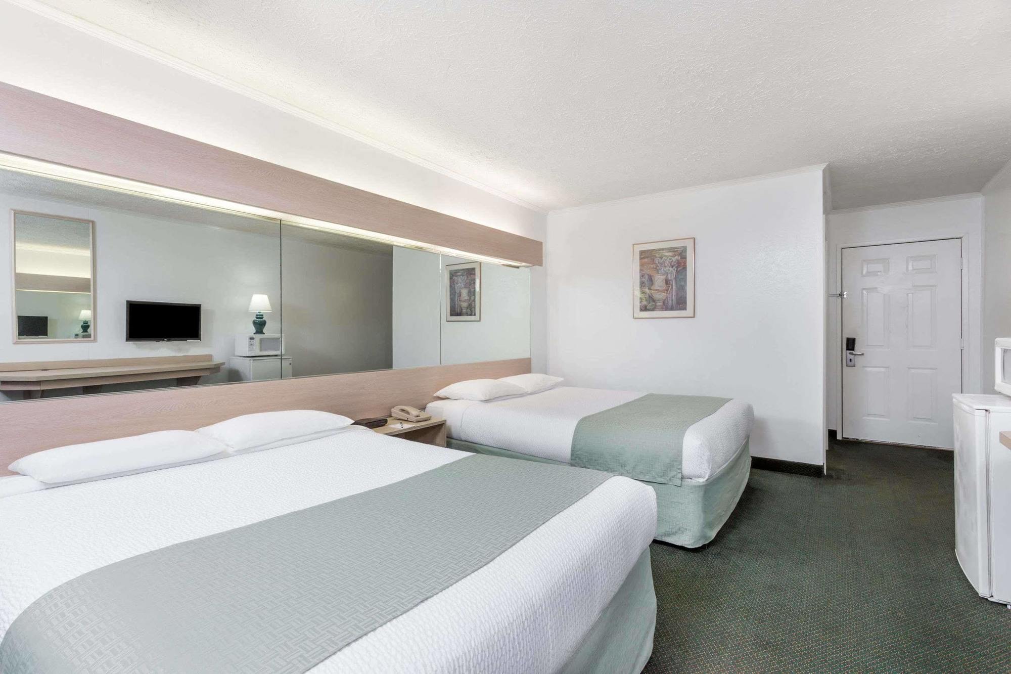 Microtel Inn By Wyndham Atenas Exterior foto